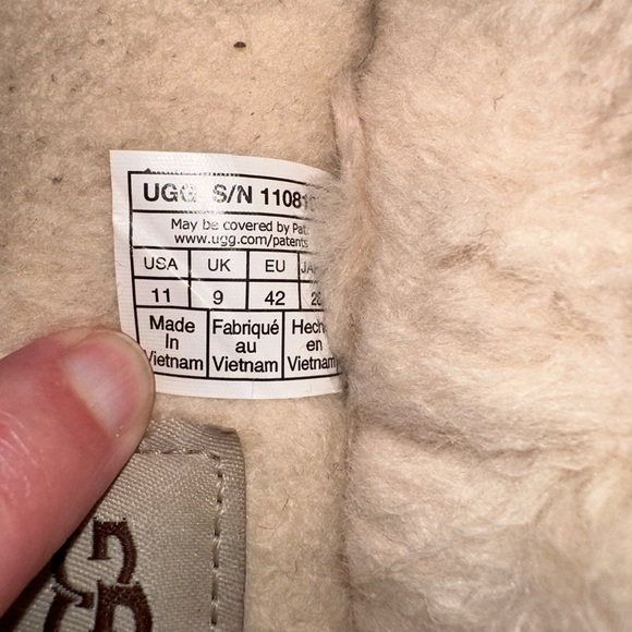 Ugg Women’s Classic Slippers - Size 11 - Picture 5 of 5